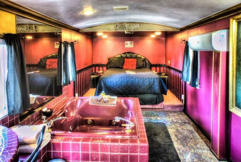 Featherbed Railroad Bed And Breakfast Resort