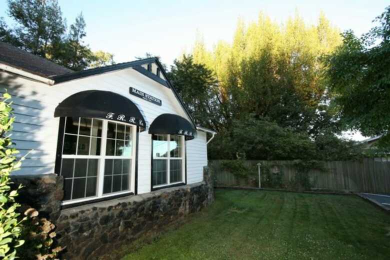 Featherbed Railroad Bed And Breakfast Resort