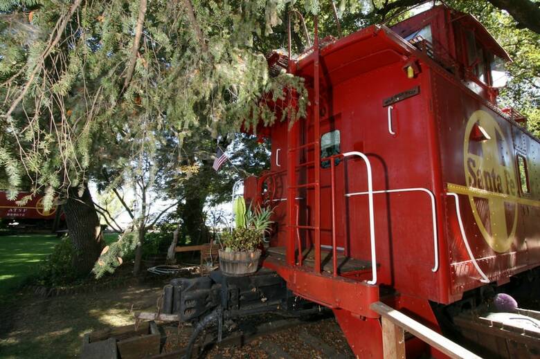 Featherbed Railroad Bed And Breakfast Resort