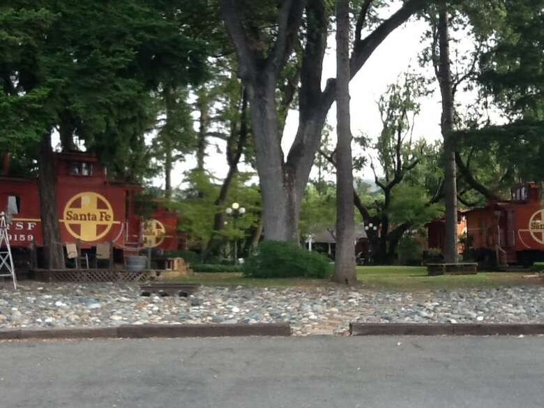 Featherbed Railroad Bed And Breakfast Resort