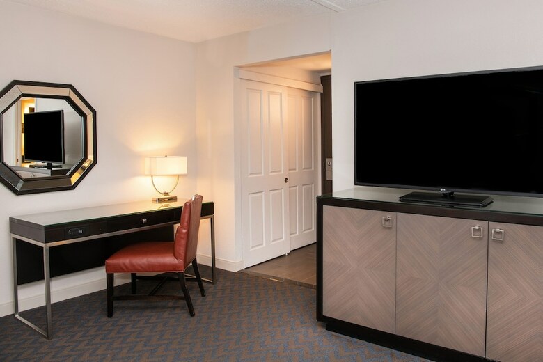 Sheraton Minneapolis West Hotel