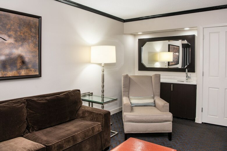 Sheraton Minneapolis West Hotel