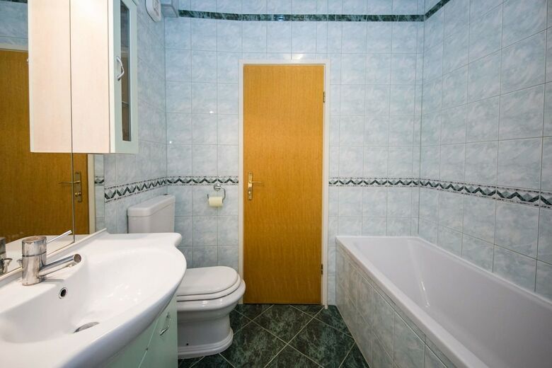 Hotel J&j Bed And Breakfast