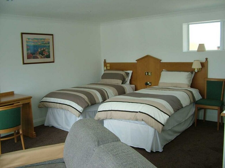 Hotel Gosfield Lake Resort