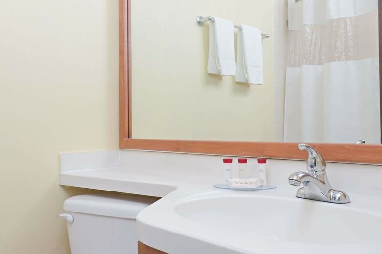 Hotel Ramada By Wyndham Santa Barbara