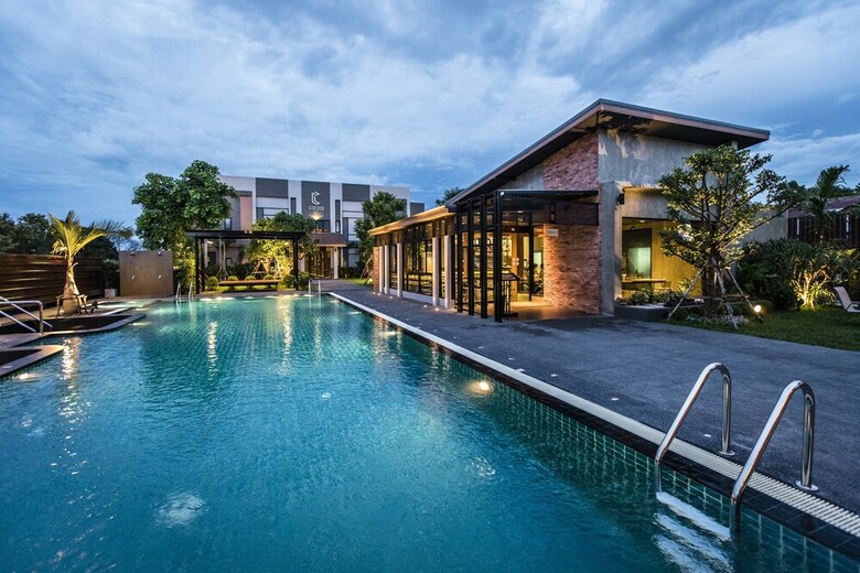 Cresco Hotel Buriram