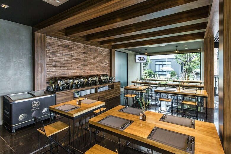 Cresco Hotel Buriram