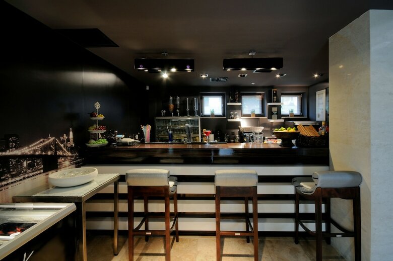 Aparthotel Polyastron Place Hotel & Spa