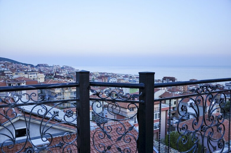 Roel Residence Apartments