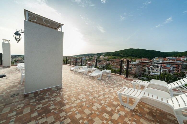 Roel Residence Apartments