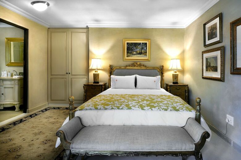 Bed & Breakfast 21 Roux Street Guesthouse