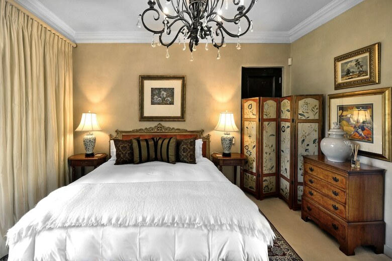 Bed & Breakfast 21 Roux Street Guesthouse