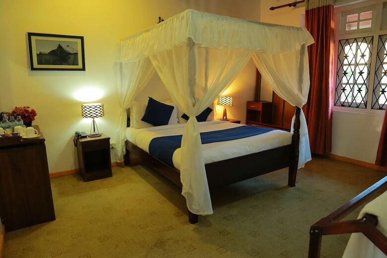 Hotel Camellia Lake Resort
