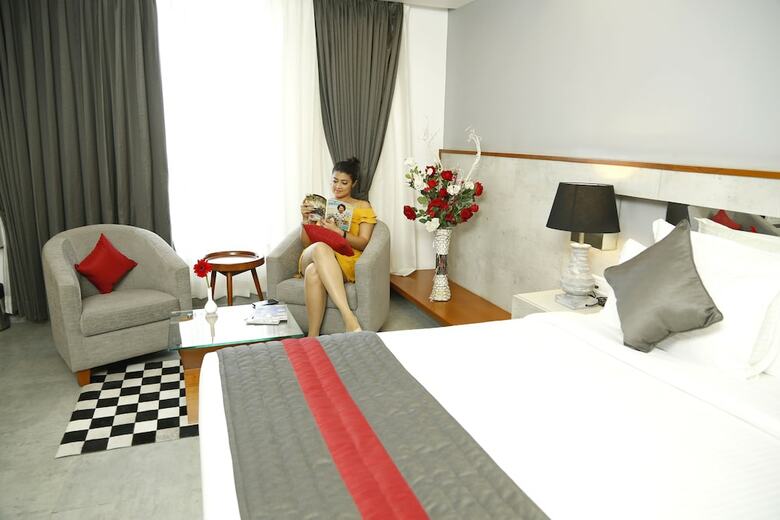 Hotel Shivas Gateway Airport Road