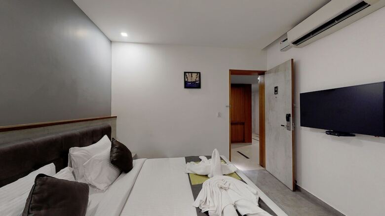 Hotel Shivas Gateway Airport Road