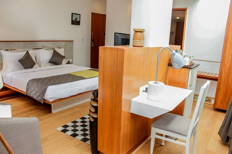 Hotel Shivas Gateway Airport Road