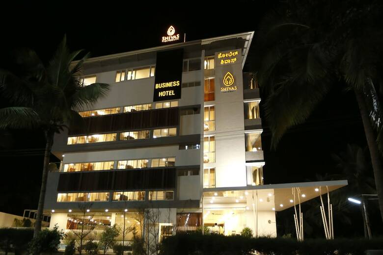 Hotel Shivas Gateway Airport Road