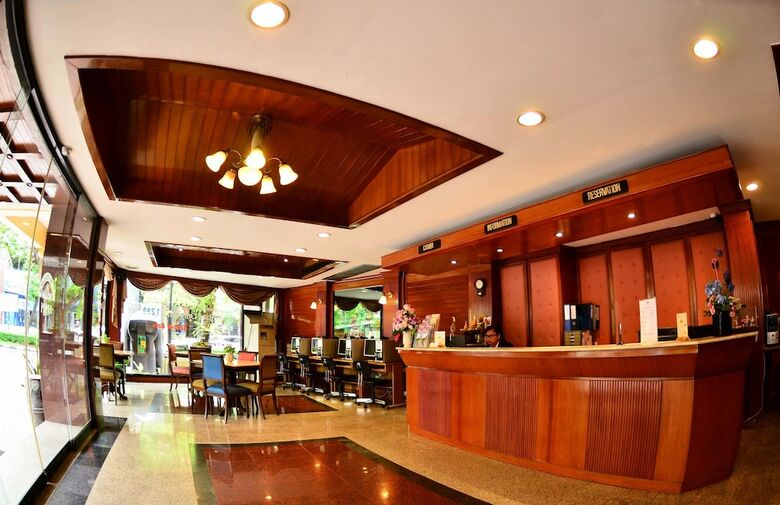Hotel Silom Village Inn