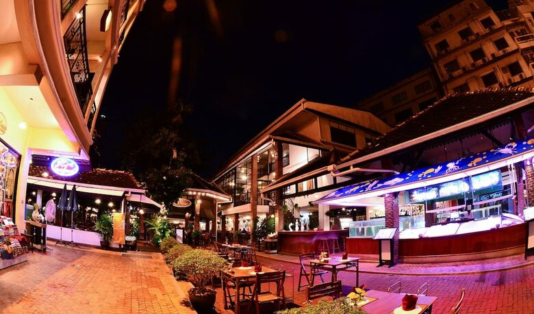 Hotel Silom Village Inn