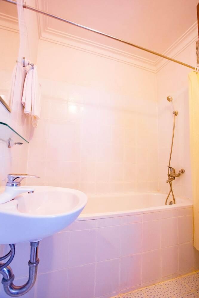 Oyo 720 Glenda Hotel