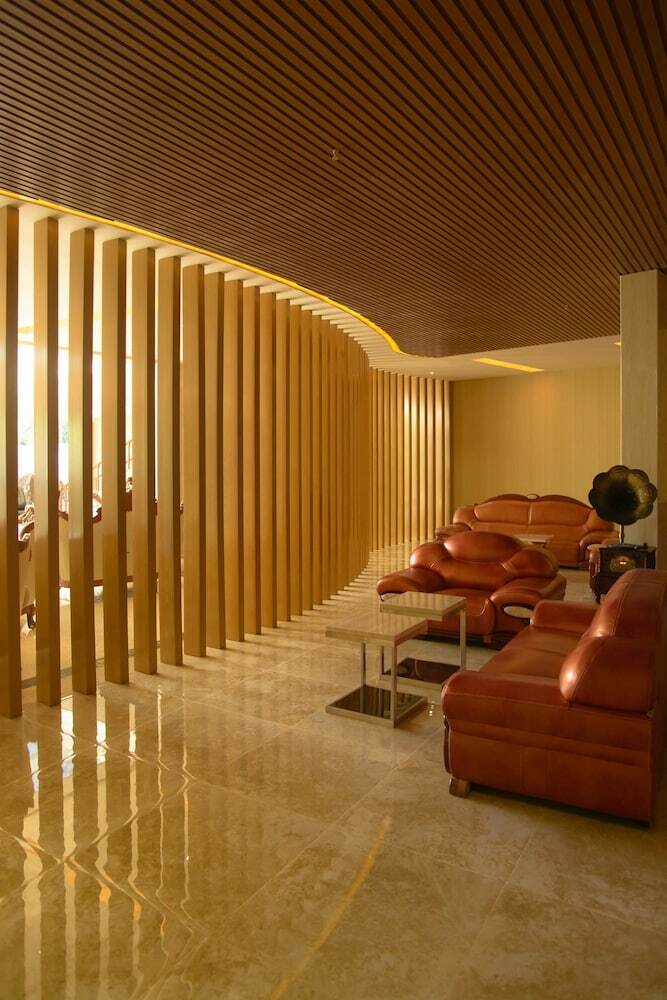 Swiss Lenana Mount Hotel