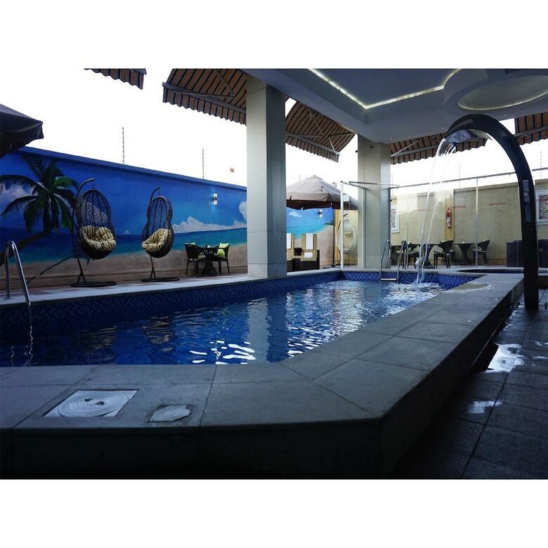Pearlwort Hotel And Suites