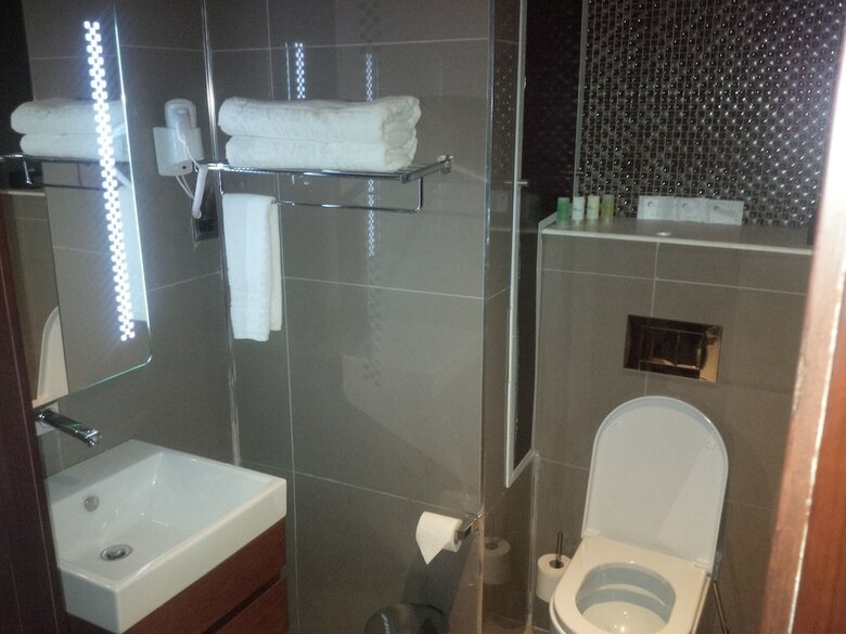 Pearlwort Hotel And Suites