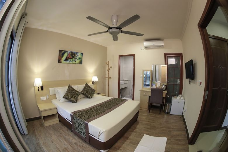 Triton Beach Hotel & Spa