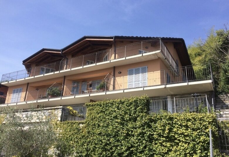 Apartamento Appartamento Vista Lago Red & Grey