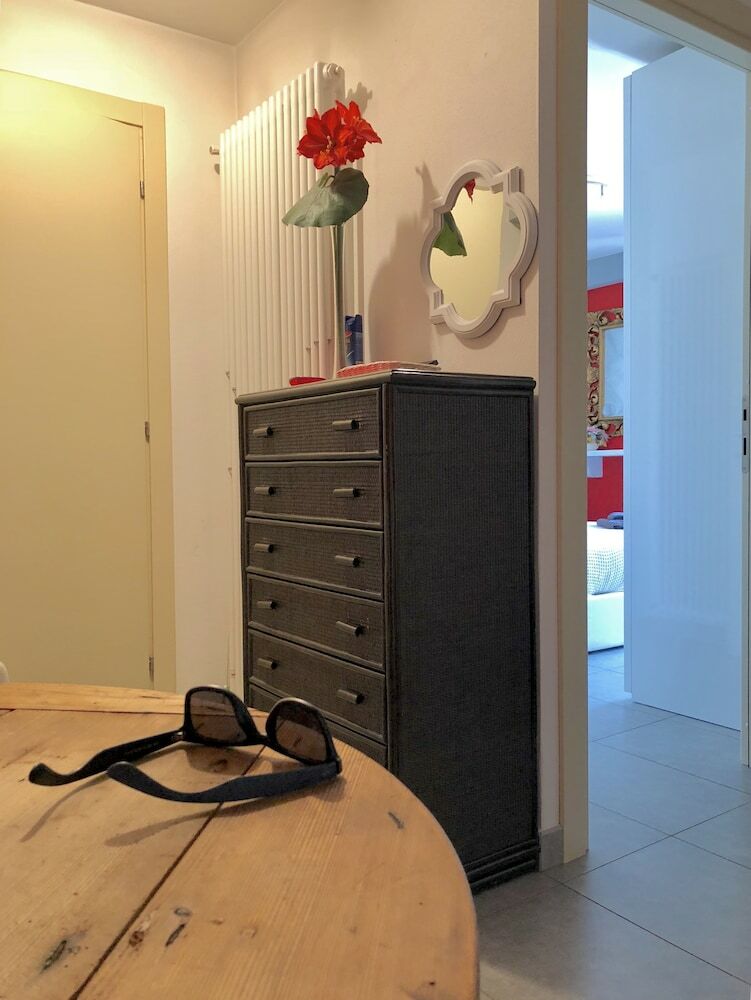 Apartamento Appartamento Vista Lago Red & Grey