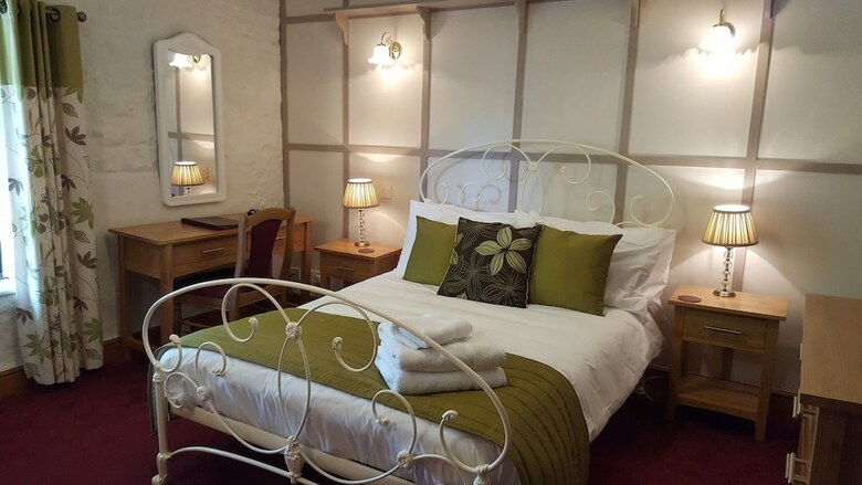 Walnut Tree Hotel