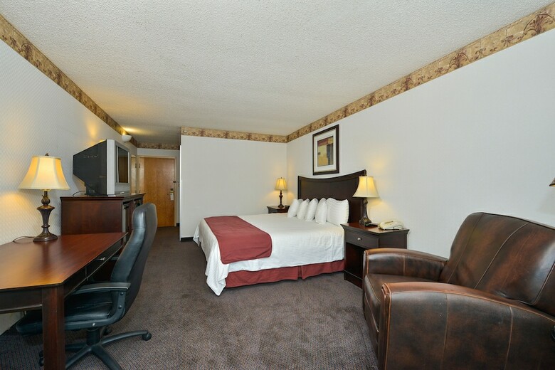 Hotel Lamplighter Inn And Suites