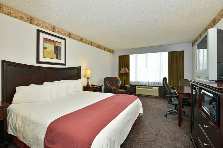 Hotel Lamplighter Inn And Suites