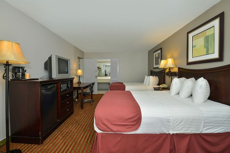 Hotel Lamplighter Inn And Suites