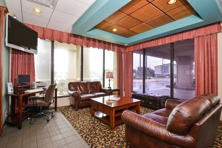 Hotel Lamplighter Inn And Suites