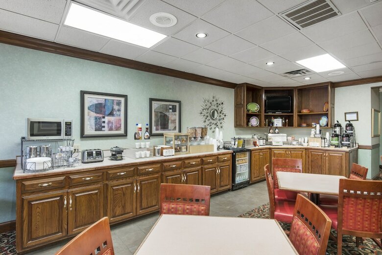 Hotel Lamplighter Inn And Suites