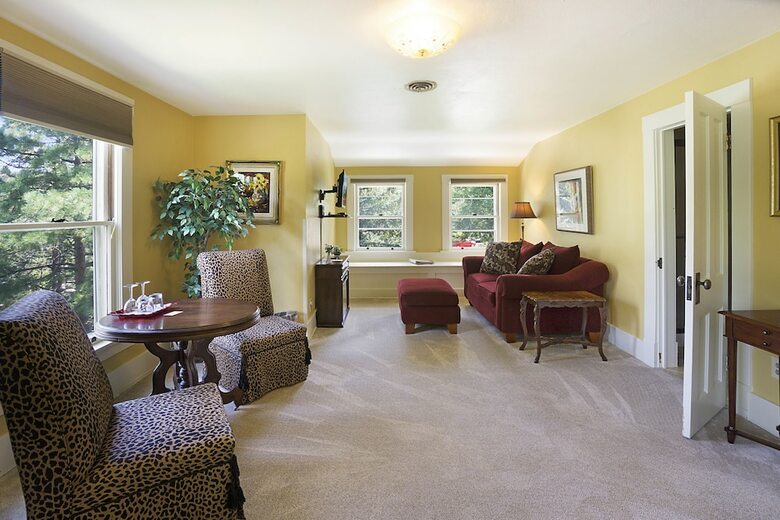 Avenue Hotel Bed & Breakfast