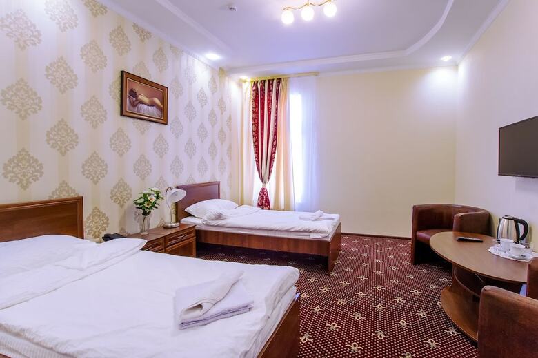 Hotel Golden Night