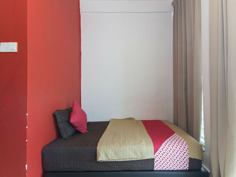 Oyo 439 Night Queen Hotel