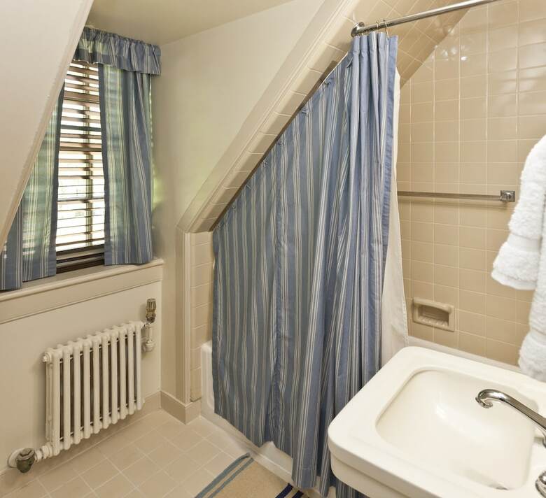 The Colonial Houses - A Colonial Williamsburg Hotel