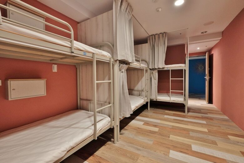 Hostal Happy Inn & Hostel