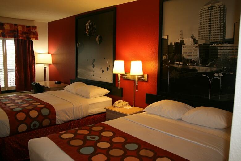Hotel Super 8 By Wyndham Albuquerque Airport