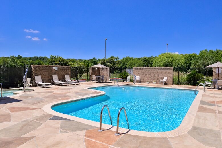 Holiday Inn Express Hotel & Suites Selma
