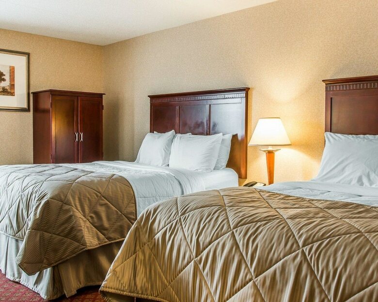 Hotel Clarion Inn & Suites Airport