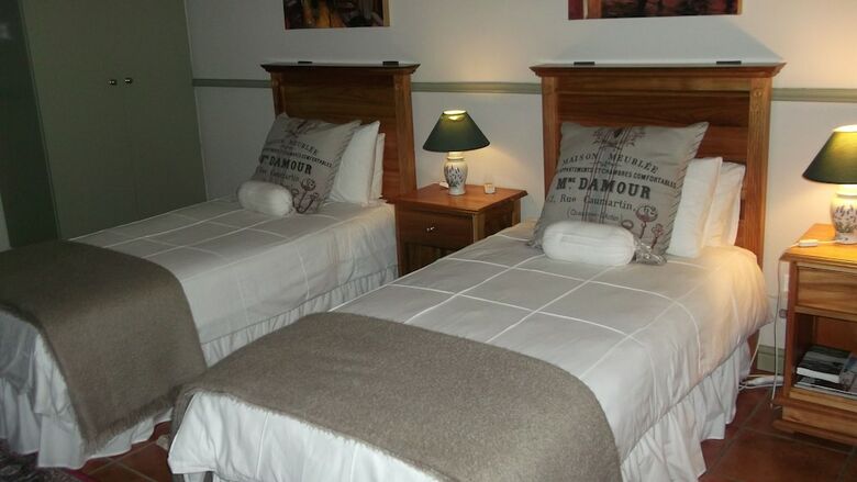 Hotel Housemartin Guest Lodge