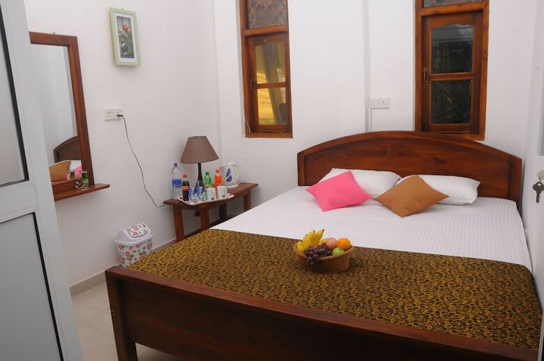 Hotel Colombo Village