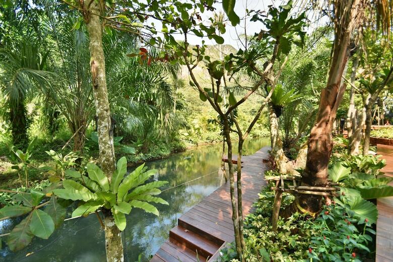 Hotel The Nine Thipthara Klongson Resort