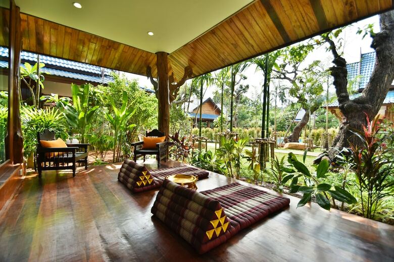 Hotel The Nine Thipthara Klongson Resort