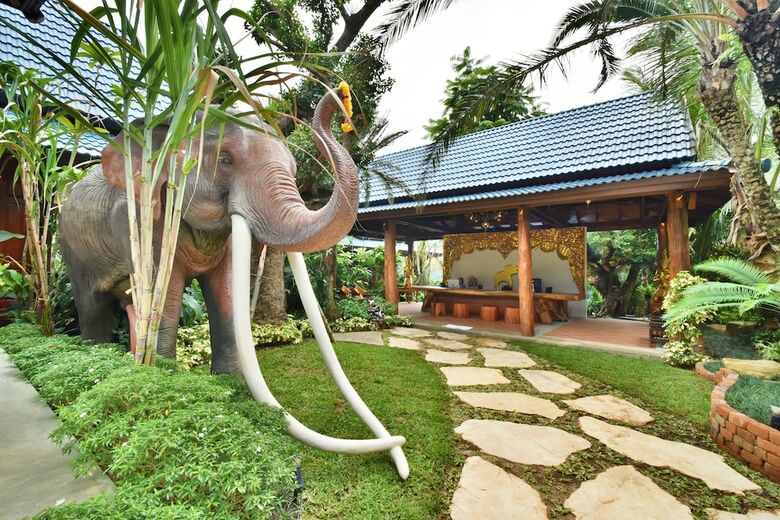 Hotel The Nine Thipthara Klongson Resort
