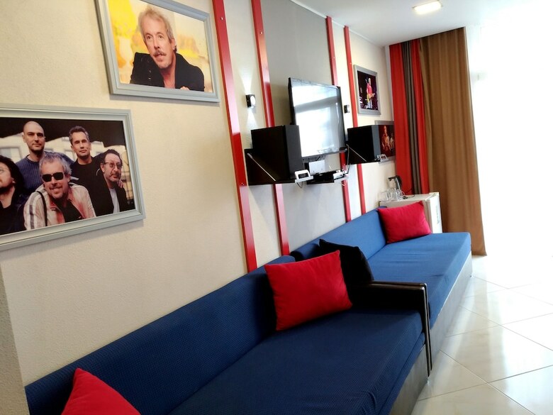 Rock Hotel First Line